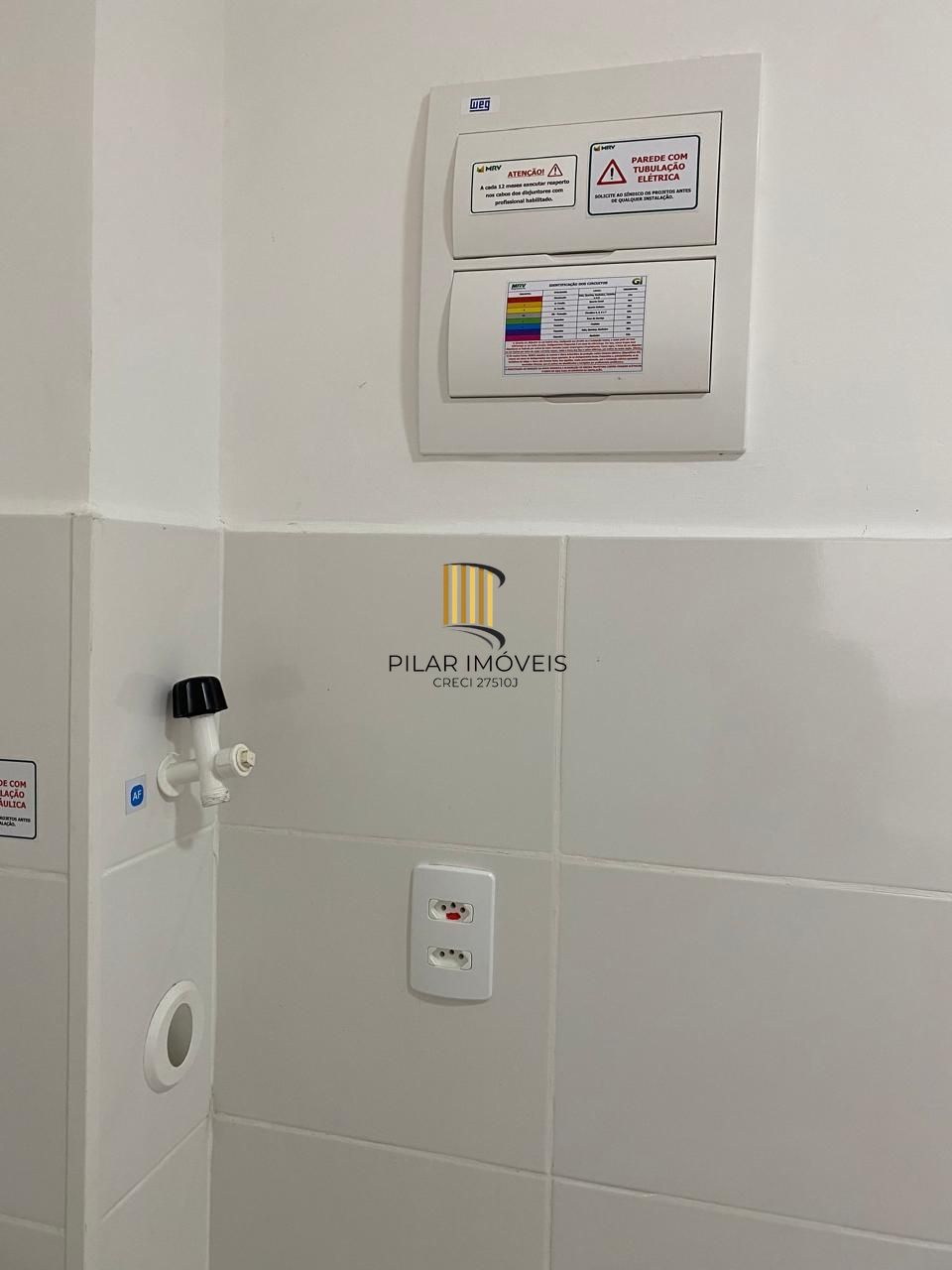 Apartamento em condomínio fechado, 2 dormitórios vaga de garagem no bairro Restinga.