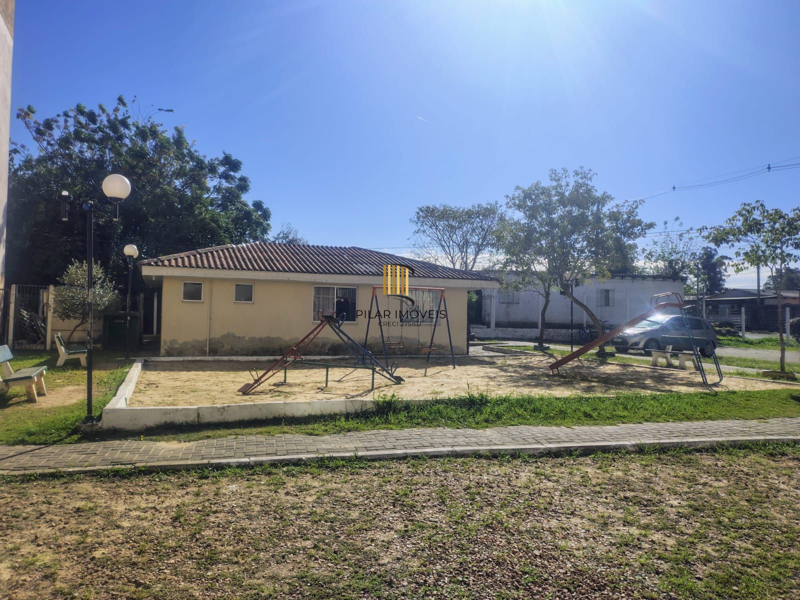 Apartamento de 2 dormitórios , sacada ,salão de festas com churrasqueira , portaria virtual , 1 vaga de garagem rotativa !