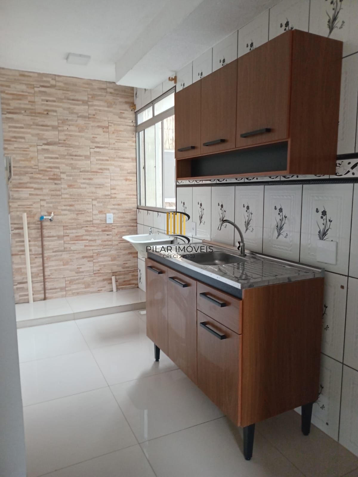 Apartamento com 02 Quartos e 01 Vaga no Bairro Mário Quintana em Porto Alegre