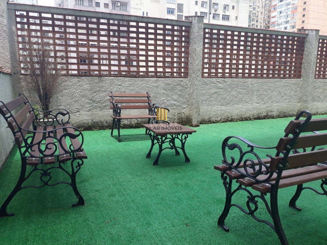 MEGA APARTAMENTO DE 137M² ,  COM SACADA, 2 DORMITÓRIOS, NO CENTRO DE PORTO ALEGRE -RS