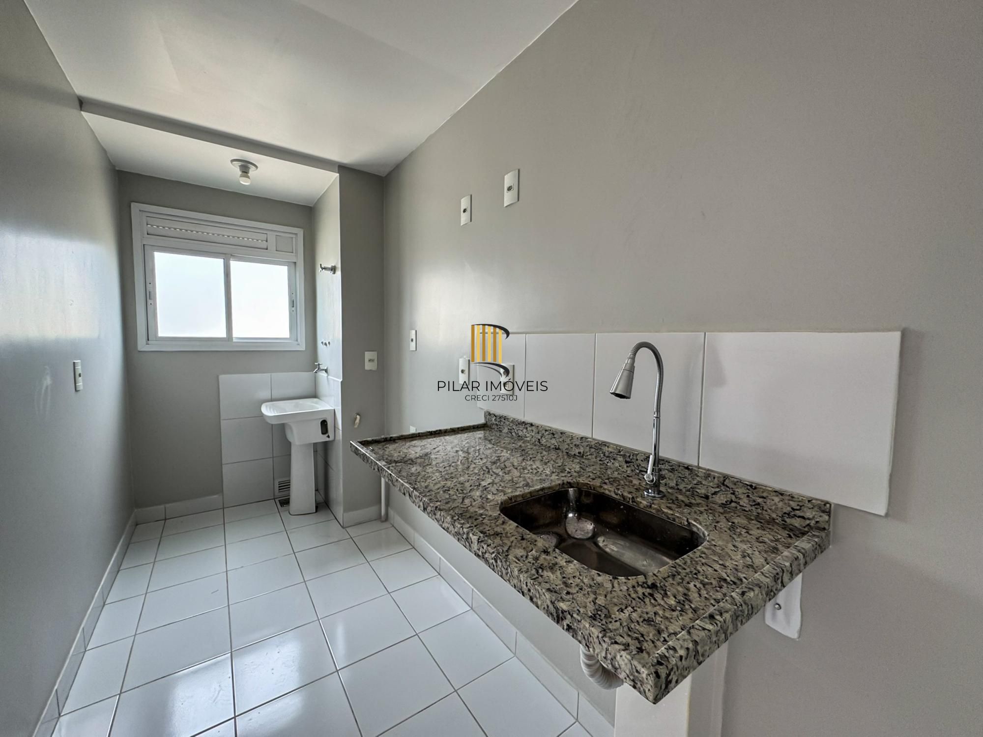 Apartamento com 02 quartos e 01 vaga escriturada no Bairro Humaitá