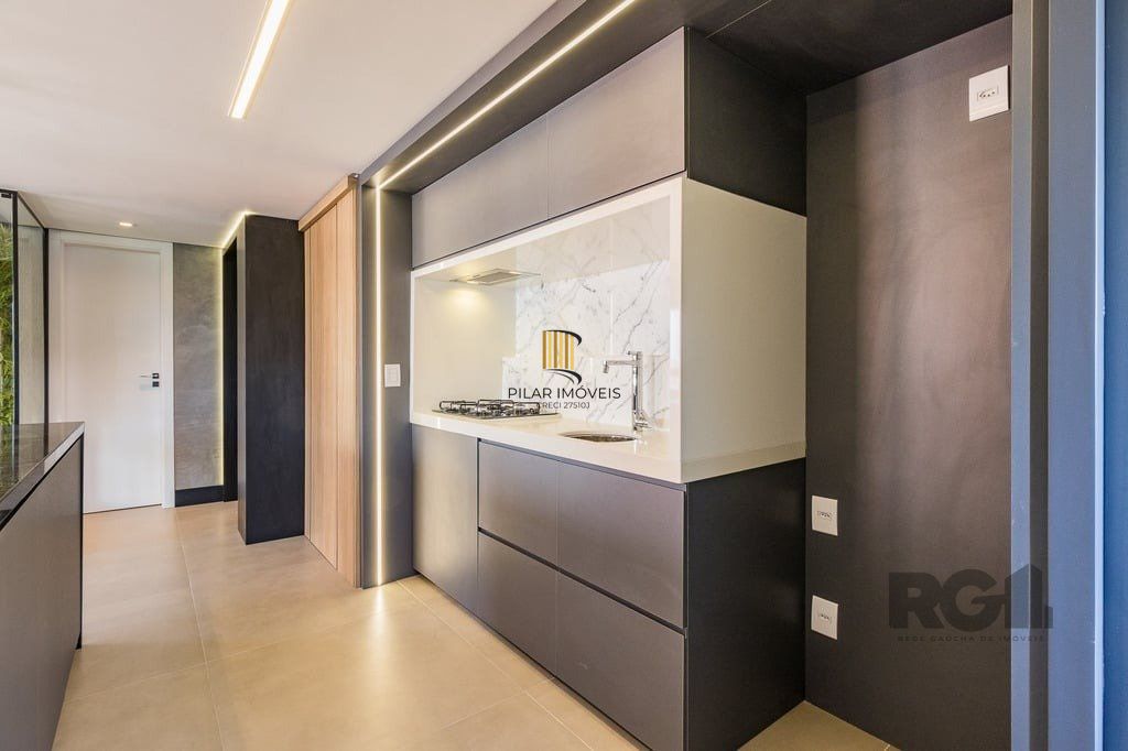 Apartamento para Venda - 130.07m², 3 dormitórios, sendo 3 suites, 3 vagas - Petrópolis