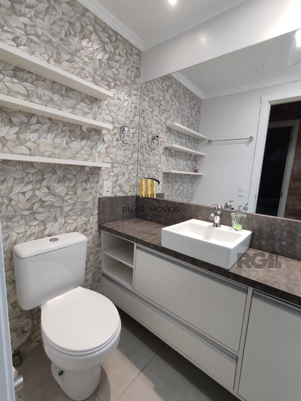 Apartamento de 3 dormitórios, sendo 1 suíte com closet e vaga de garagem coberta e escriturada