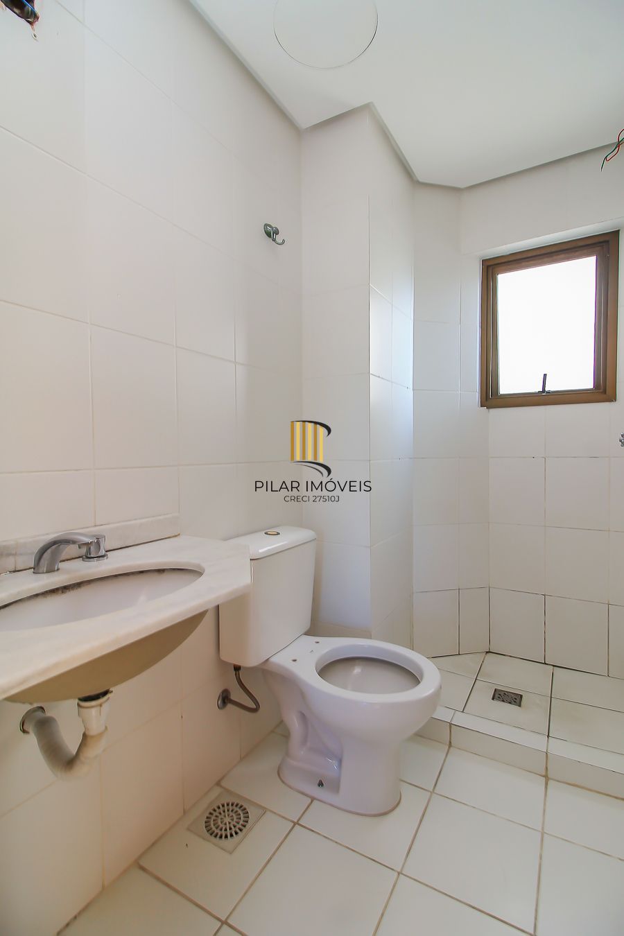 Apartamento à venda na Aparício Borges – 2 dormitórios, iluminado e com ótimo custo-benefício!  Excelente oportunidade para quem busca praticidade e conforto! Apartamento com 2 dormitórios, bem iluminado, arejado e com ótimo aproveitamento de espaço. Localizado em andar alto (prédio sem elevador), ideal para quem valoriza privacidade e tranquilidade