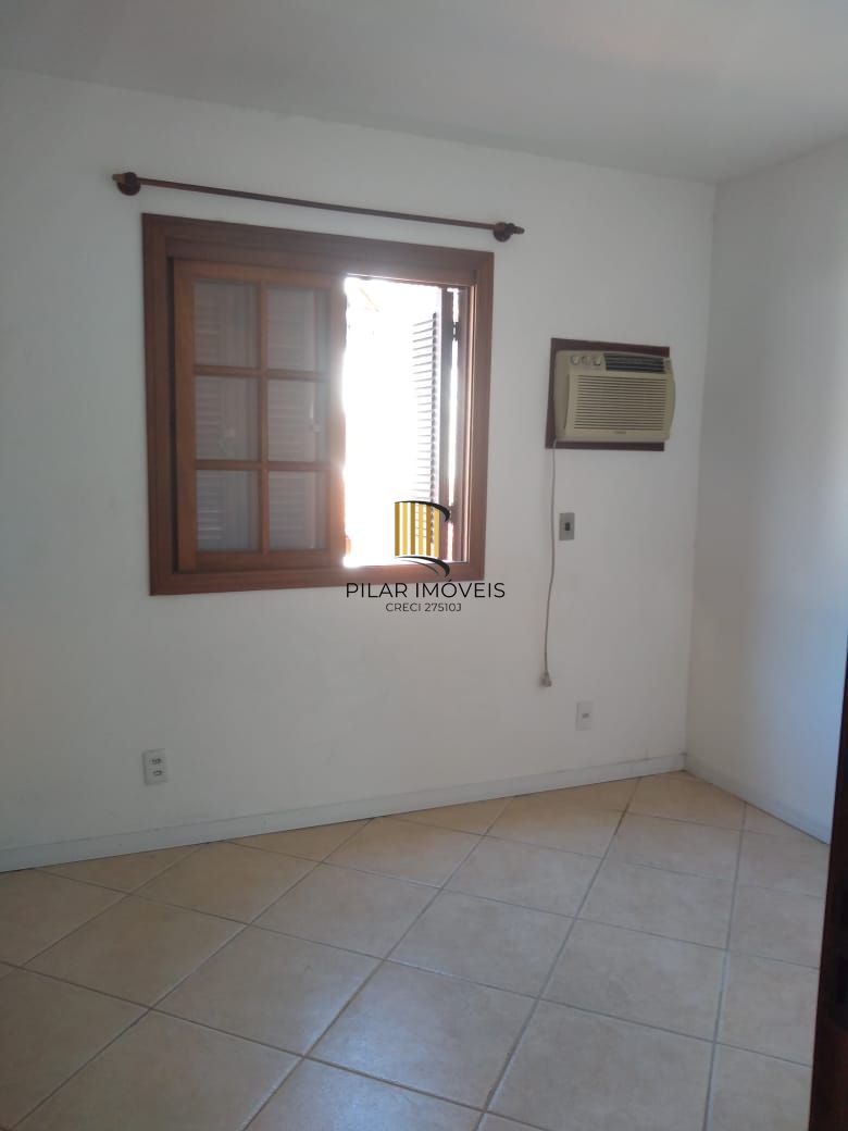 Casa em condomínio fechado  com 94m2, 3 dormitórios no bairro Camaquã.