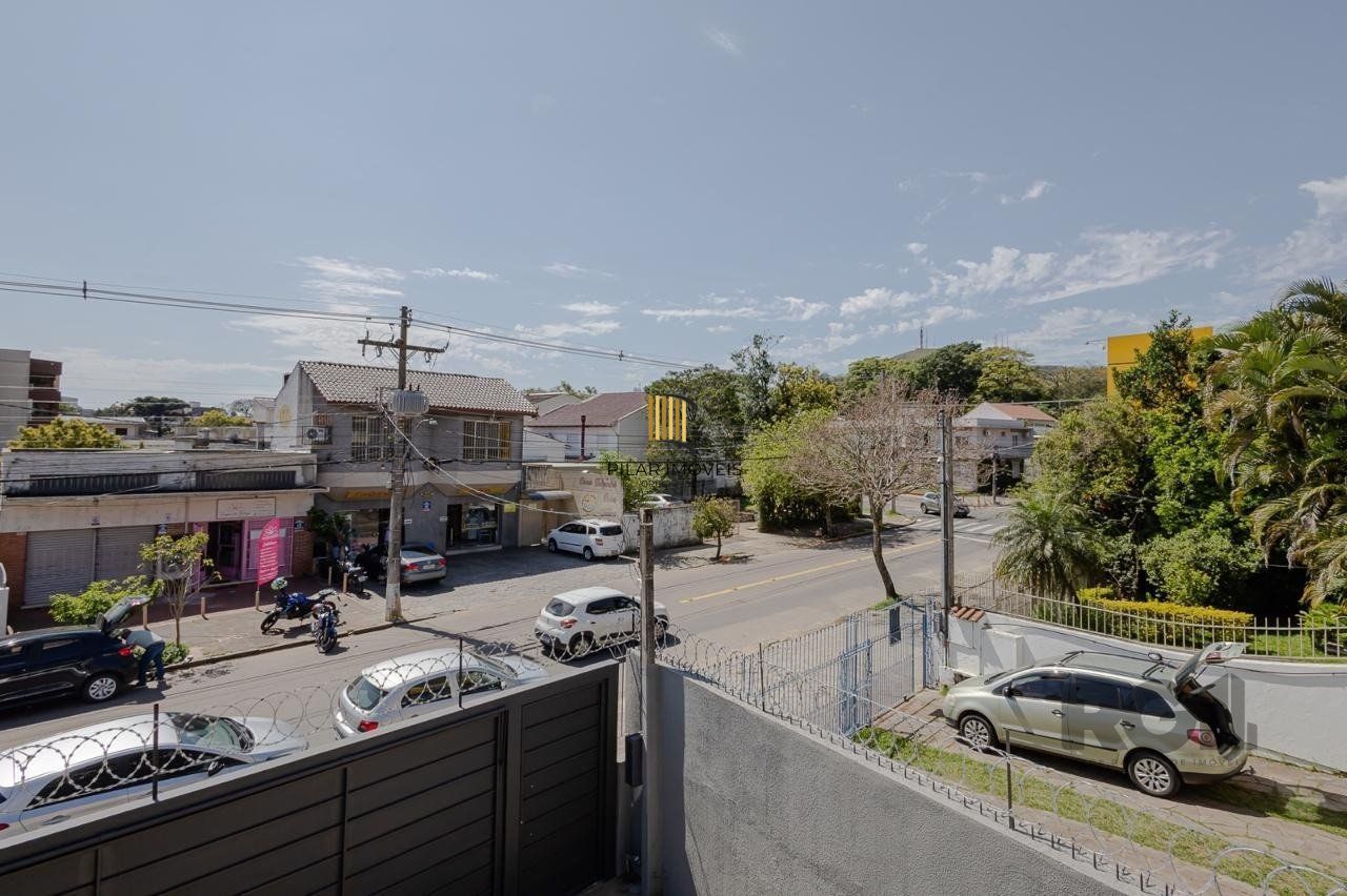 Casa de 3 dormitórios, suíte no bairro Teresópolis com 4 vagas de garagem