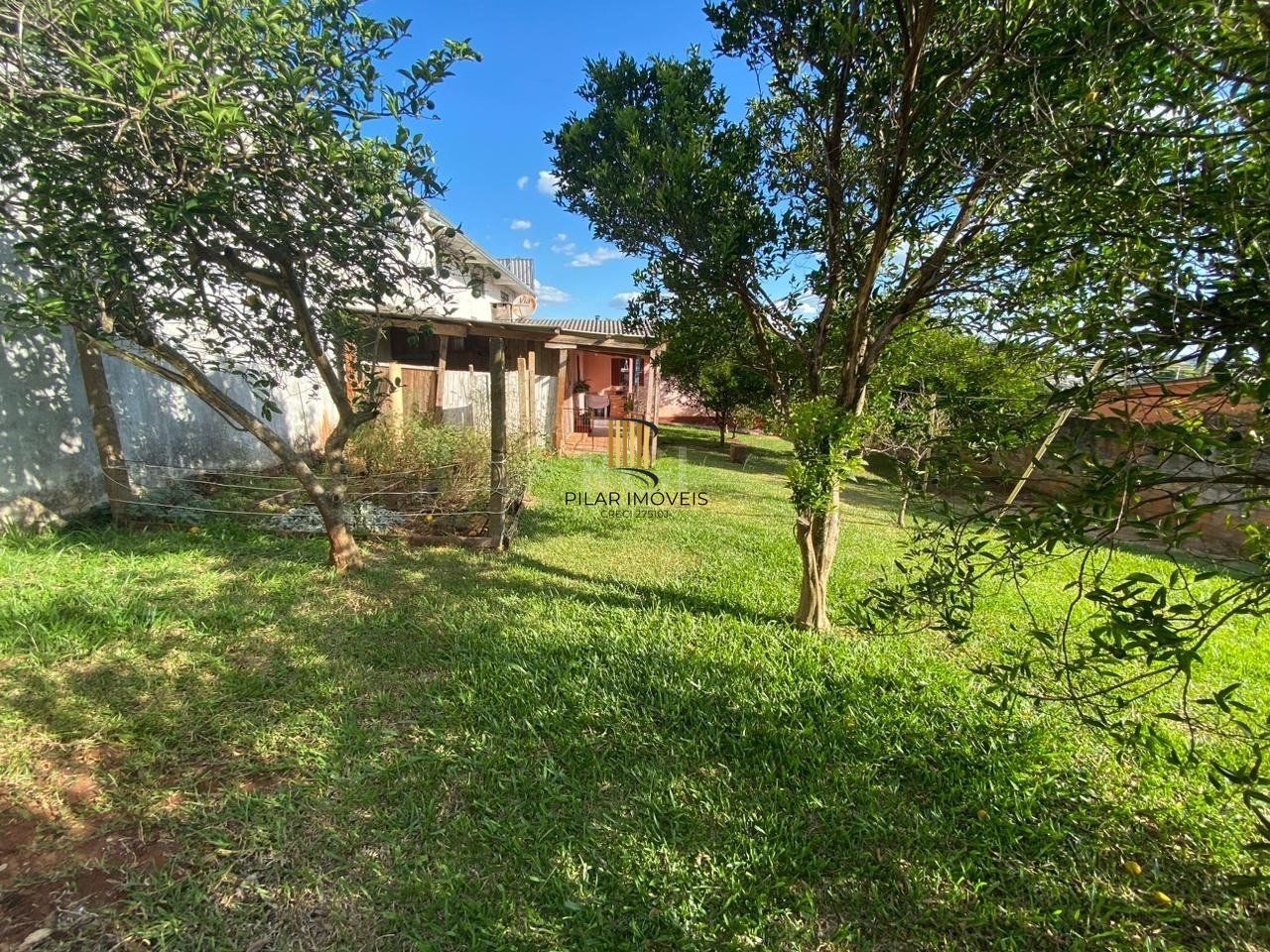 Casa com 3 quartos, 1 suíte, vaga de garagem, varanda, no bairro Hilda, Cruz Alta/RS