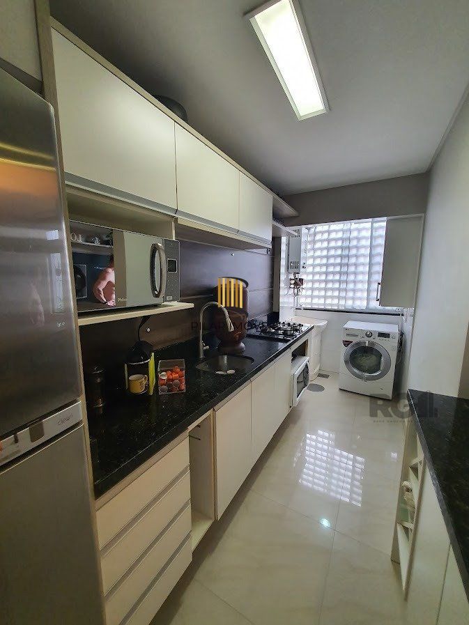 Apartamento com 3 quartos, vagas de garagem, semi mobiliado - 68m² no bairro Medianeira, Porto Alegre/RS