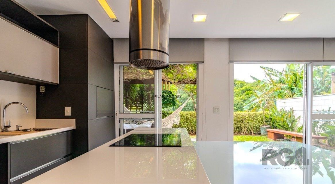 Casa em Condomínio com 04 Quartos - 4 vagas, 200,36 m² de área privativa - LOMBA DO PINHEIRO