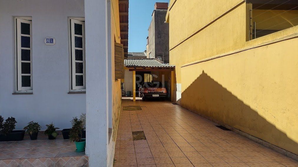 Casa 3 dormitórios no bairro Cavalhada