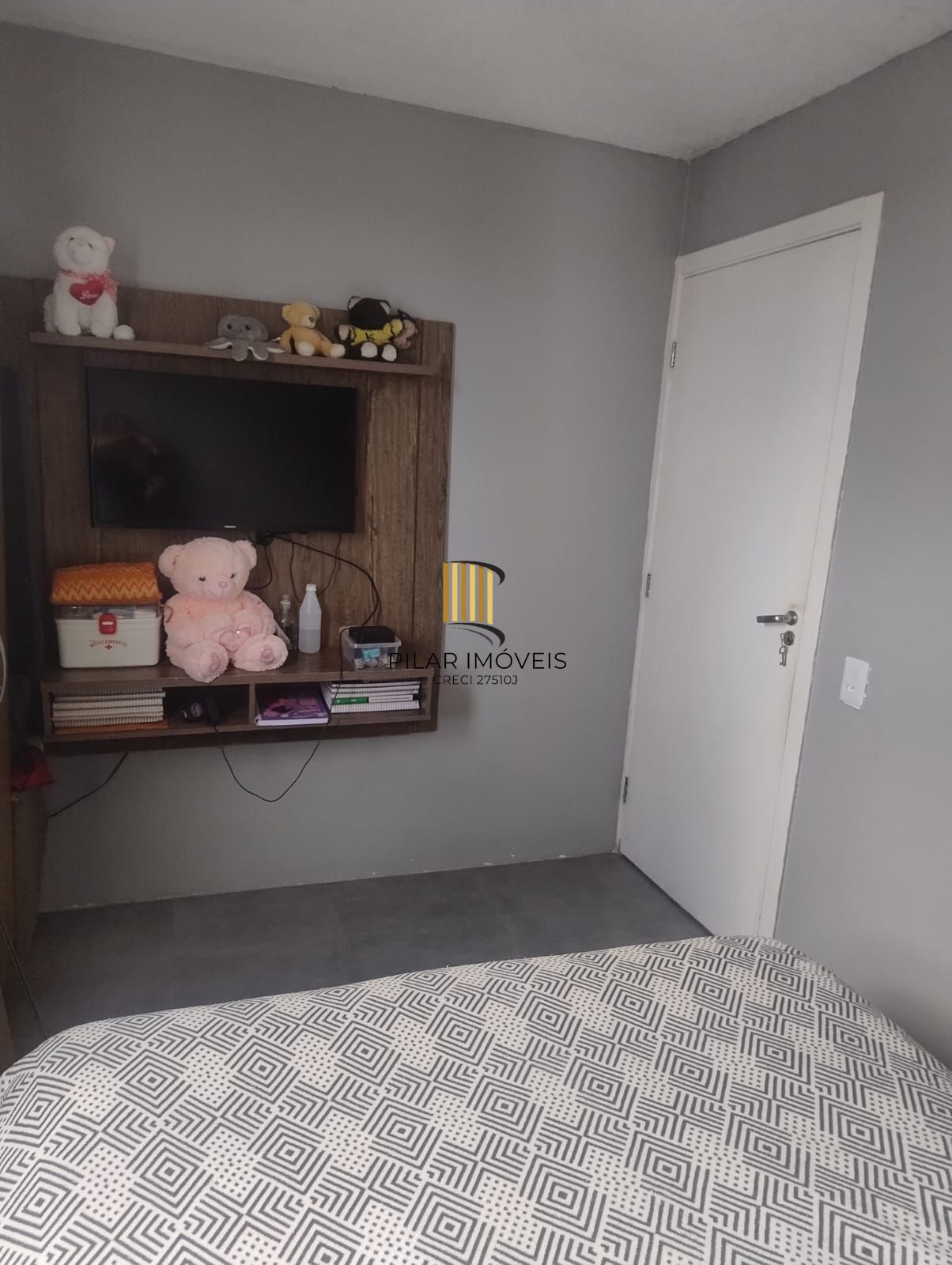 Apartamento com 02 quartos e 01 vaga no Bairro Hípica em Porto Alegre