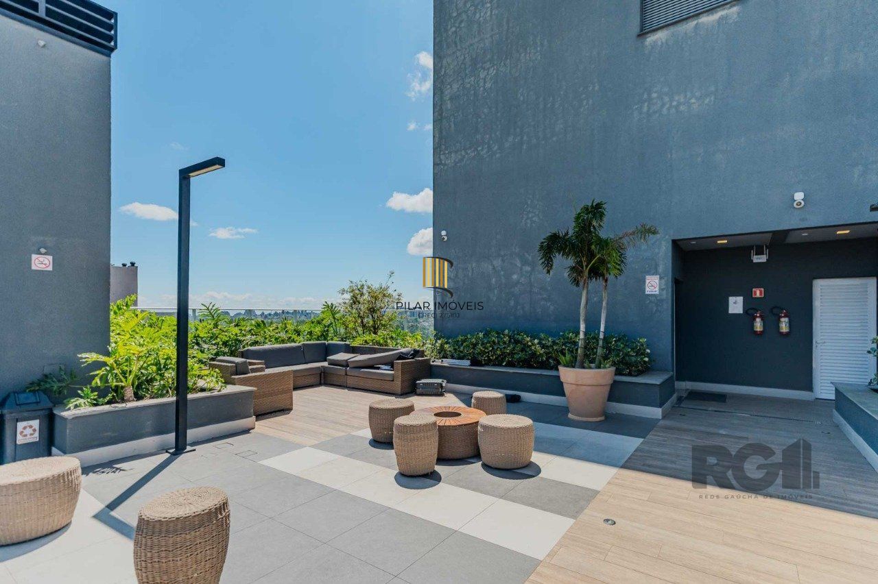 Apartamento com 01 quarto e 01 vaga no Bairro Partenon