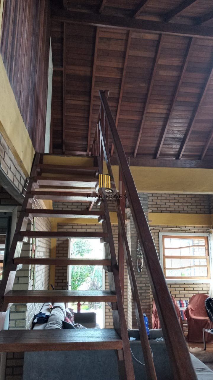Casa com 3 dormitórios no bairro Olaria em Canoas