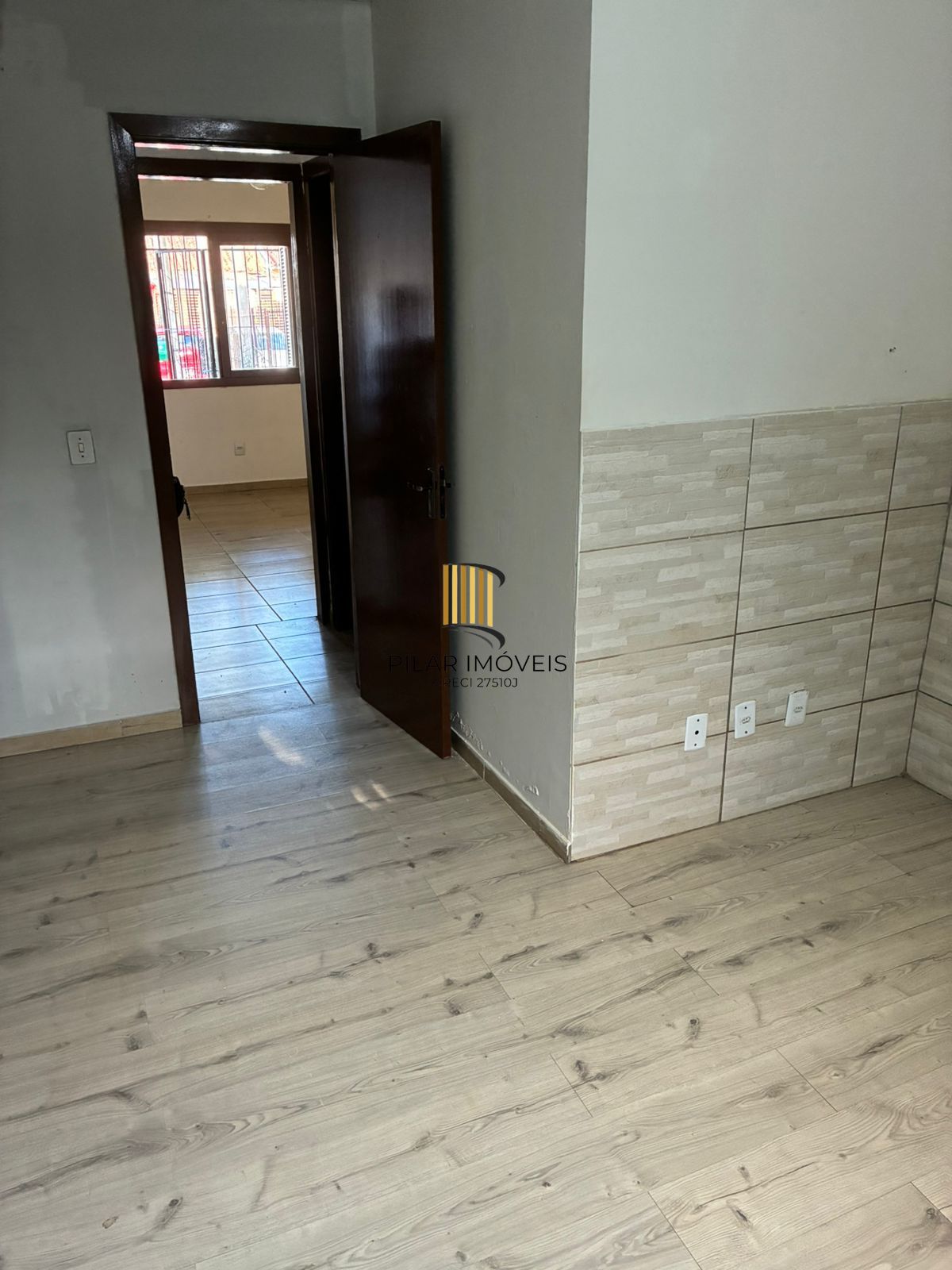 Casa com 02 quartos e 01 vaga no Bairro Hípica em Porto Alegre