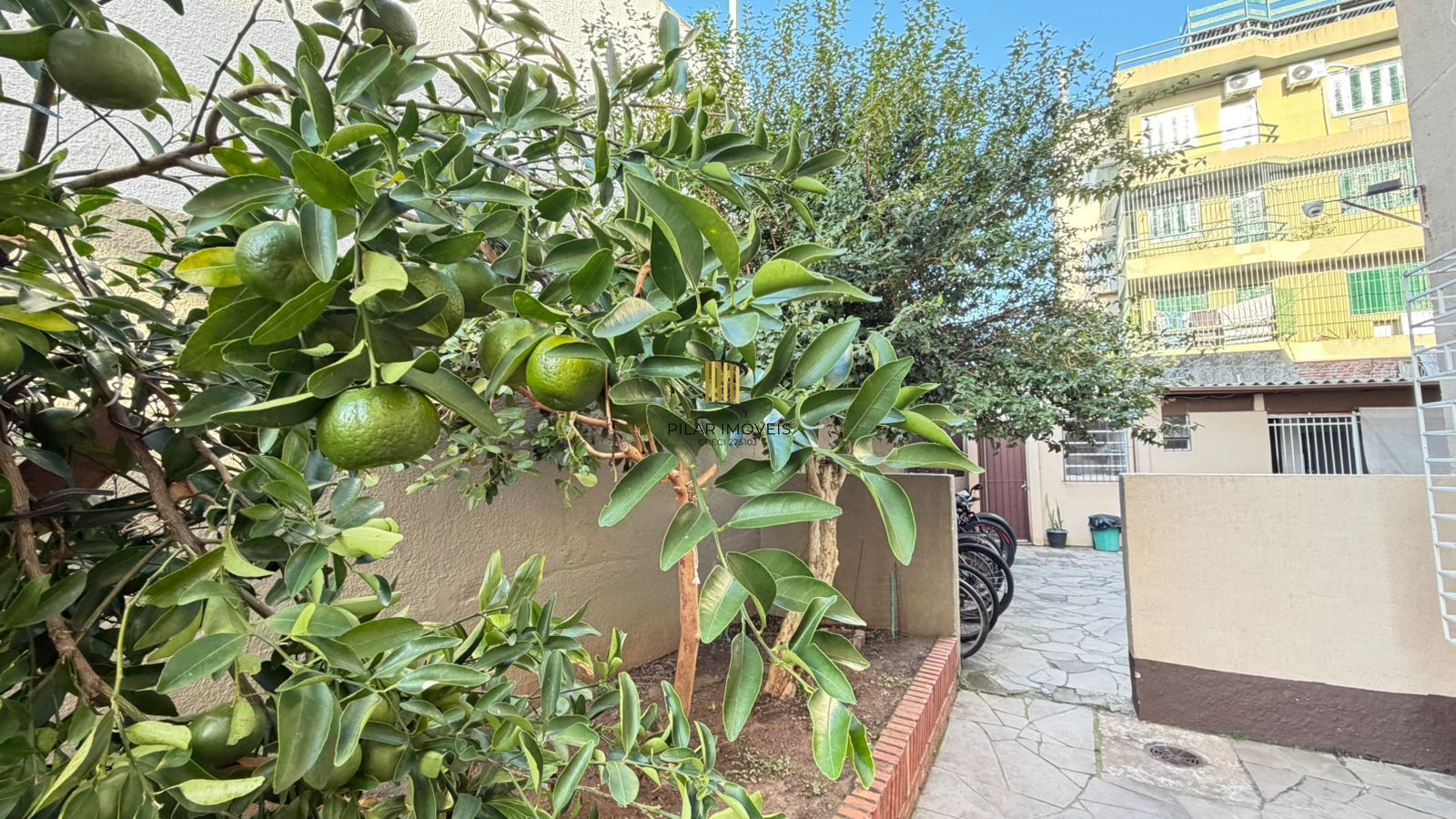 Apartamento de 2 dormitórios com vista para o Marinha no bairro Menino Deus em Porto Alegre/RS