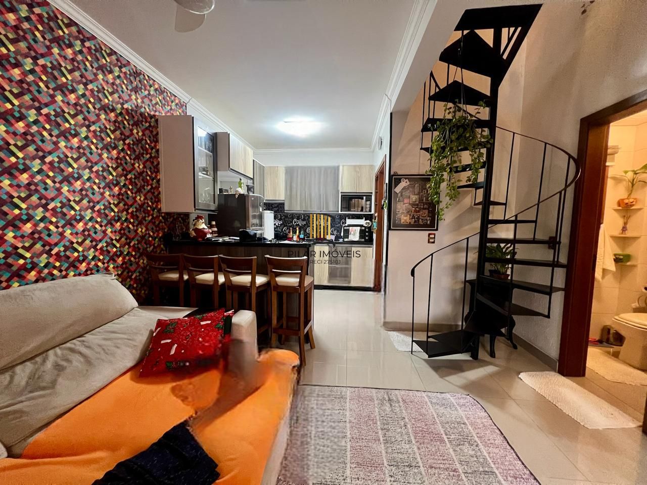 Casa em condomínio 2 dormitórios sem um com closet, vaga coberta, no bairro Cel. Aparicio Borges. - Pilar Imóveis