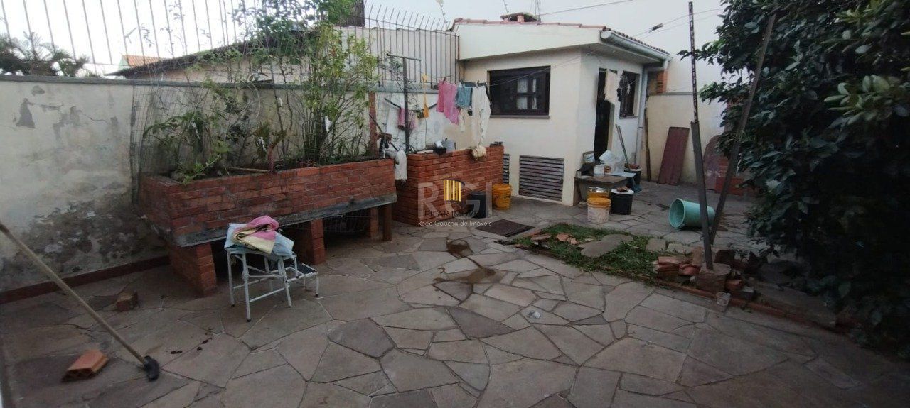 Casa de 4 dormitórios no bairro Parque Santa Fé