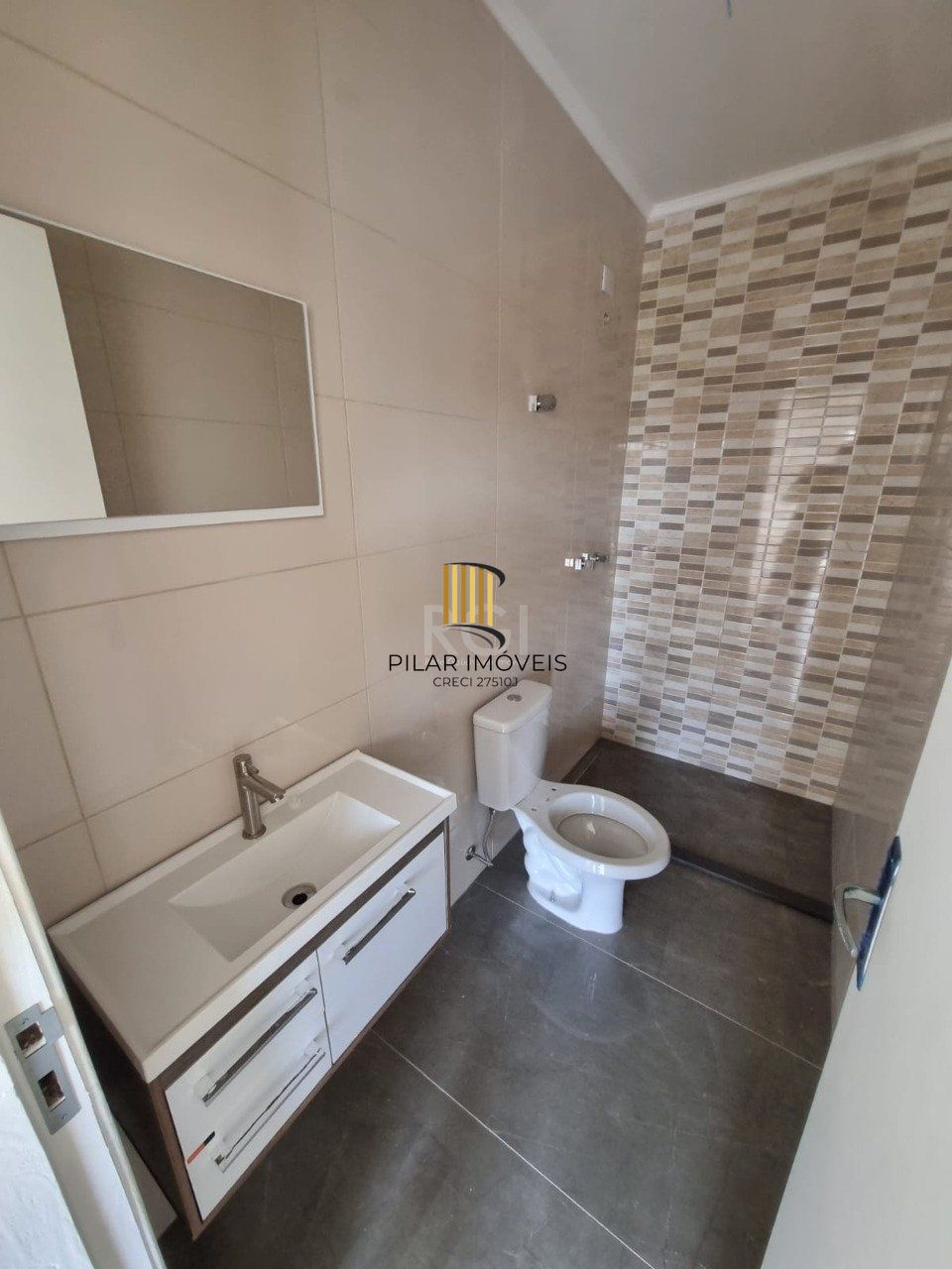 Casa 3 dormitórios no bairro Guarujá