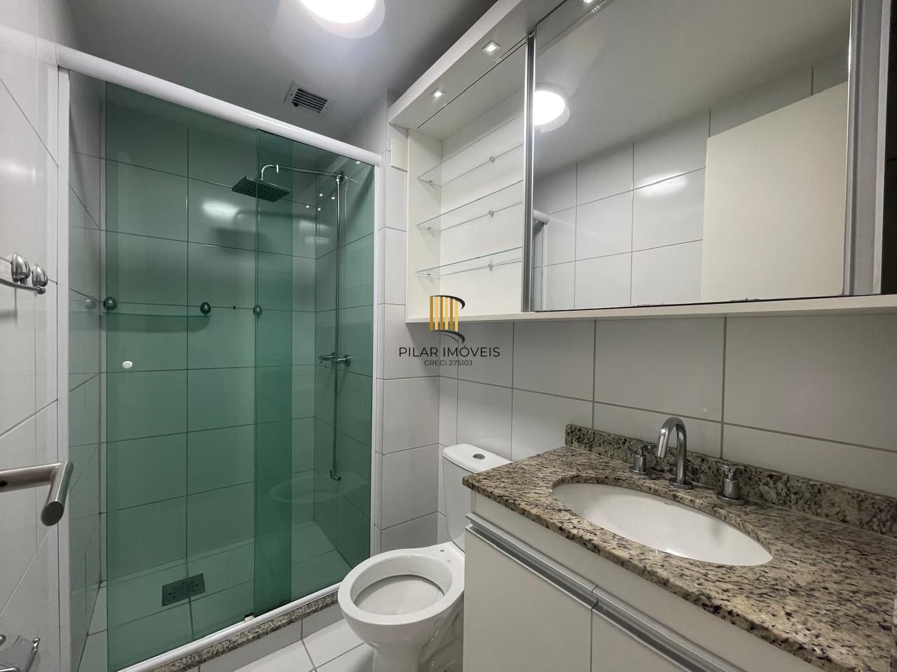 Impecável apartamento semimobiliado, 2 dormitórios, 2 banheiros e 1 vaga coberta