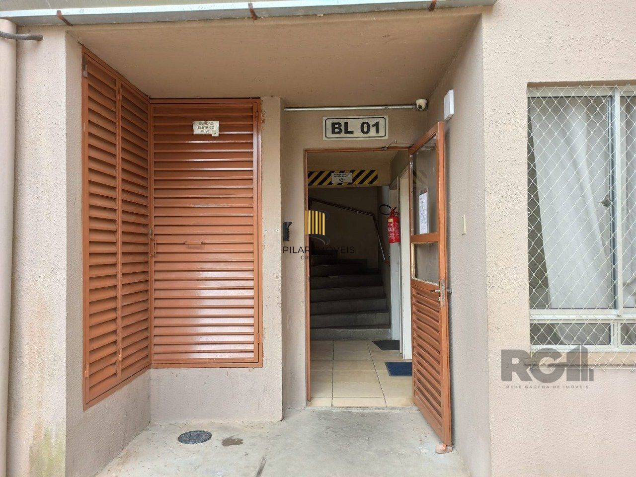 Oportunidade !!! Lindo Apartamento 02 Dormitórios reformado e com vaga.