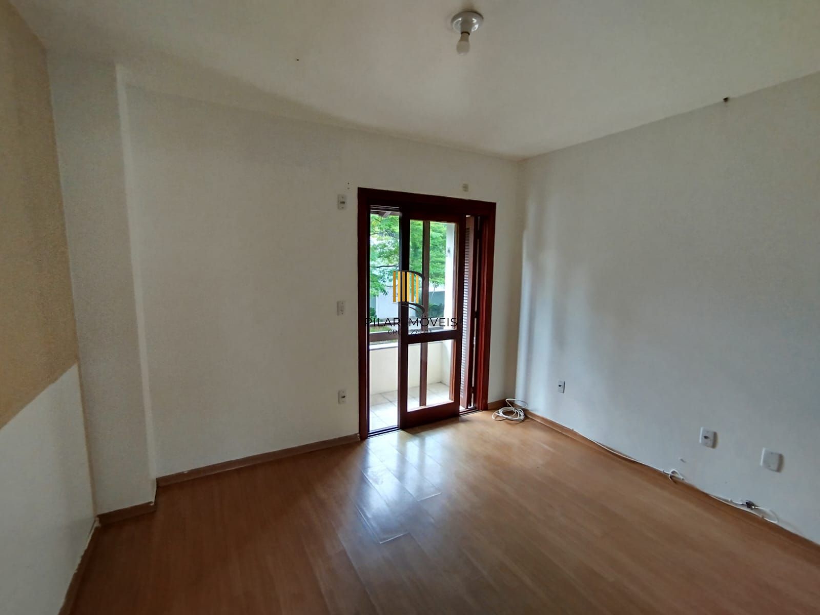 Casa com 03 quartos e 01 vaga no Bairro Cristal