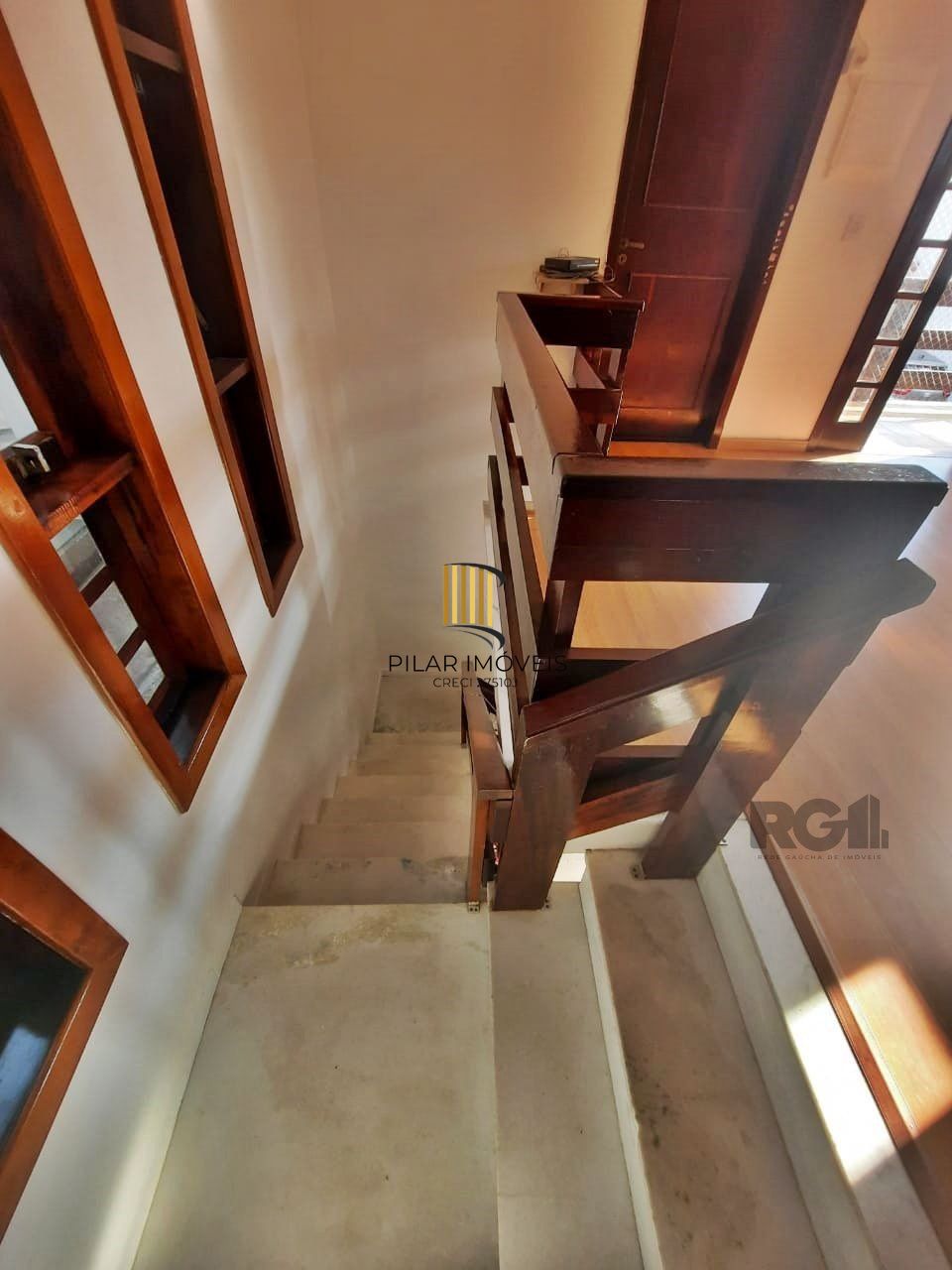 casa em condomínio com 3 dormitórios, sendo 1 suíte e vaga para dois carros no bairro Tristeza