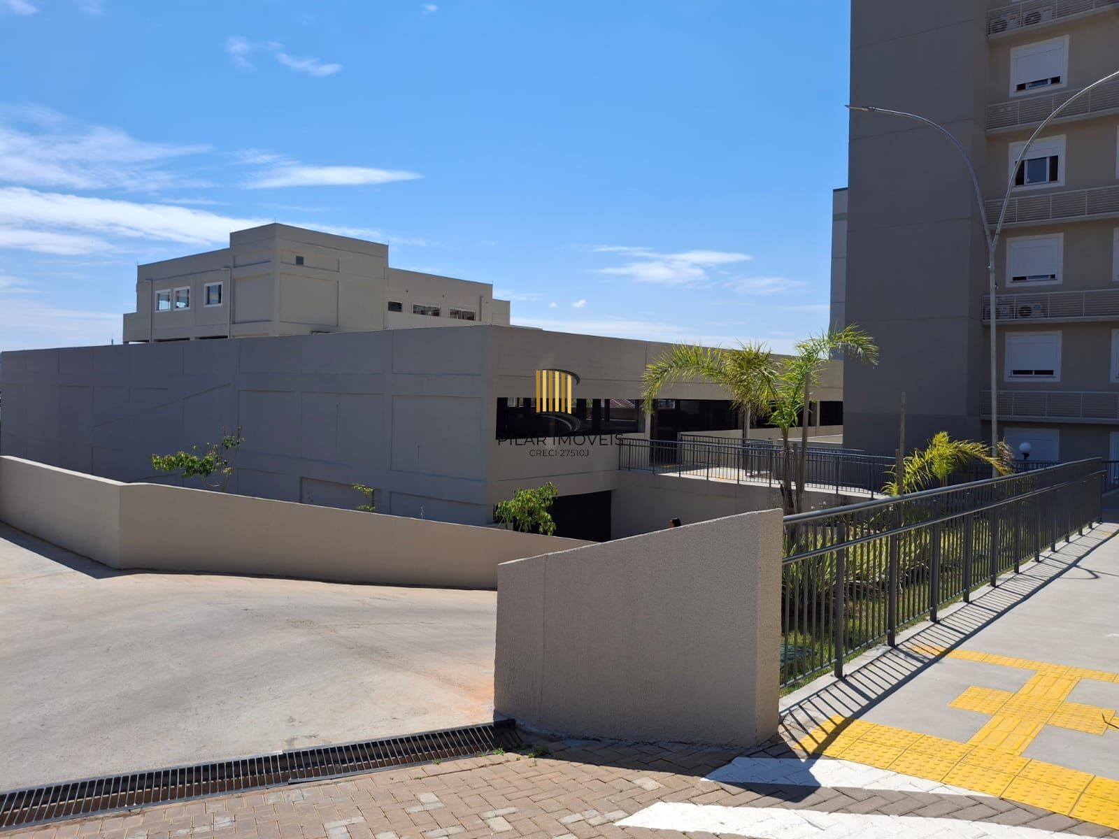 Apartamento de 2 dormitórios com suíte e 1 vaga escriturada !