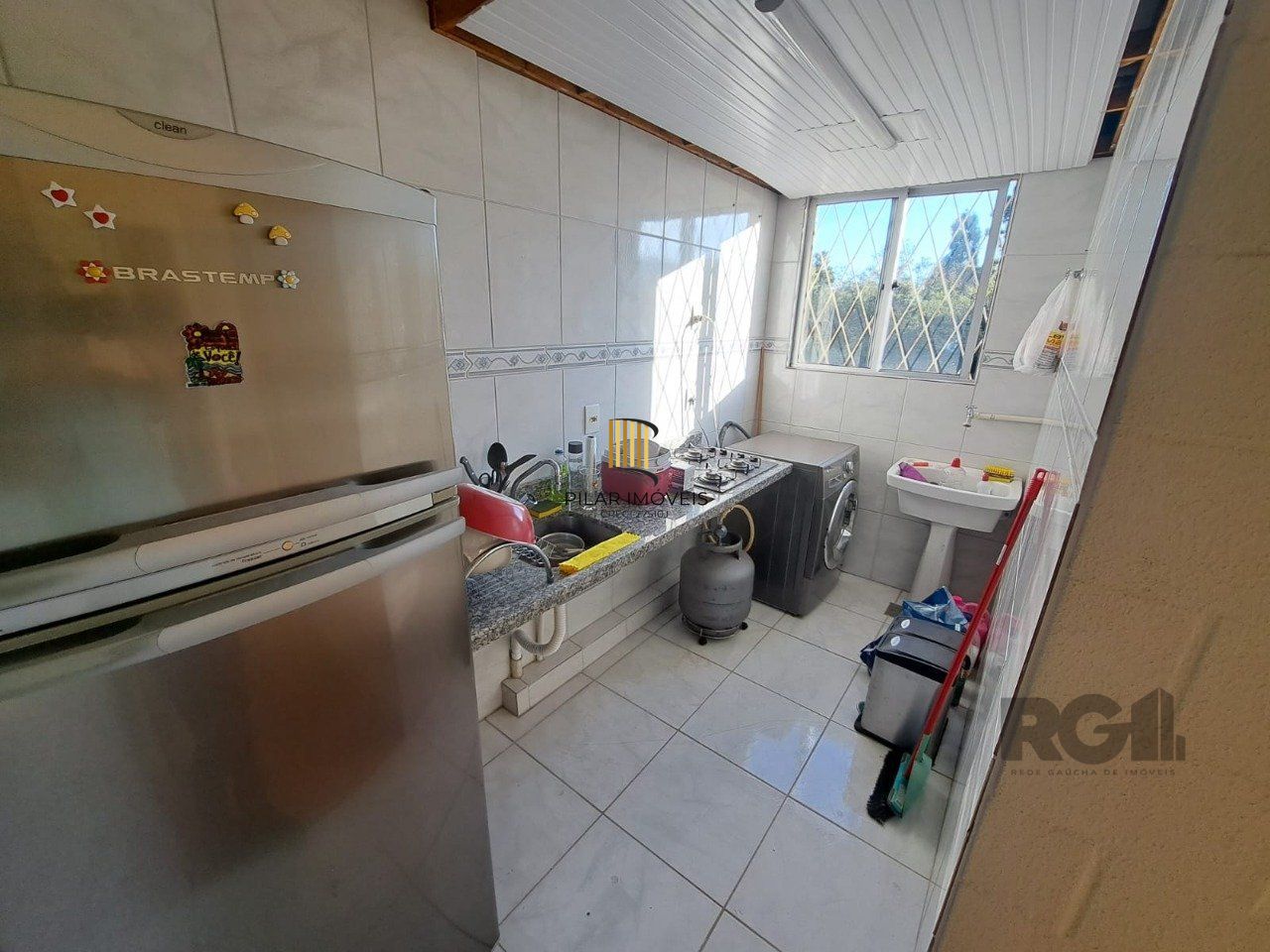 Apartamento semimobiliado de 2 dormitórios no bairro Vila Nova