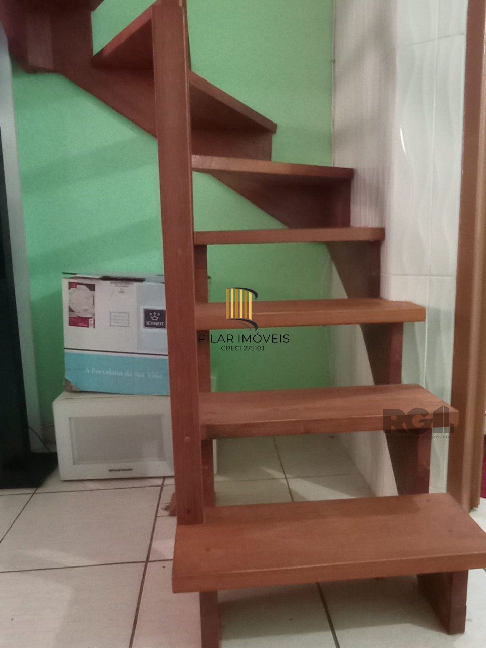 Sobrado para Venda - 36m², 2 dormitórios, 1 vaga - Guarujá, Porto Alegre