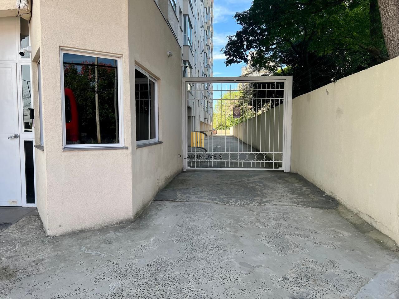 Apartamento no bairro Cavalhada 2 dormitórios , vaga coberta, portaria 24 horas.