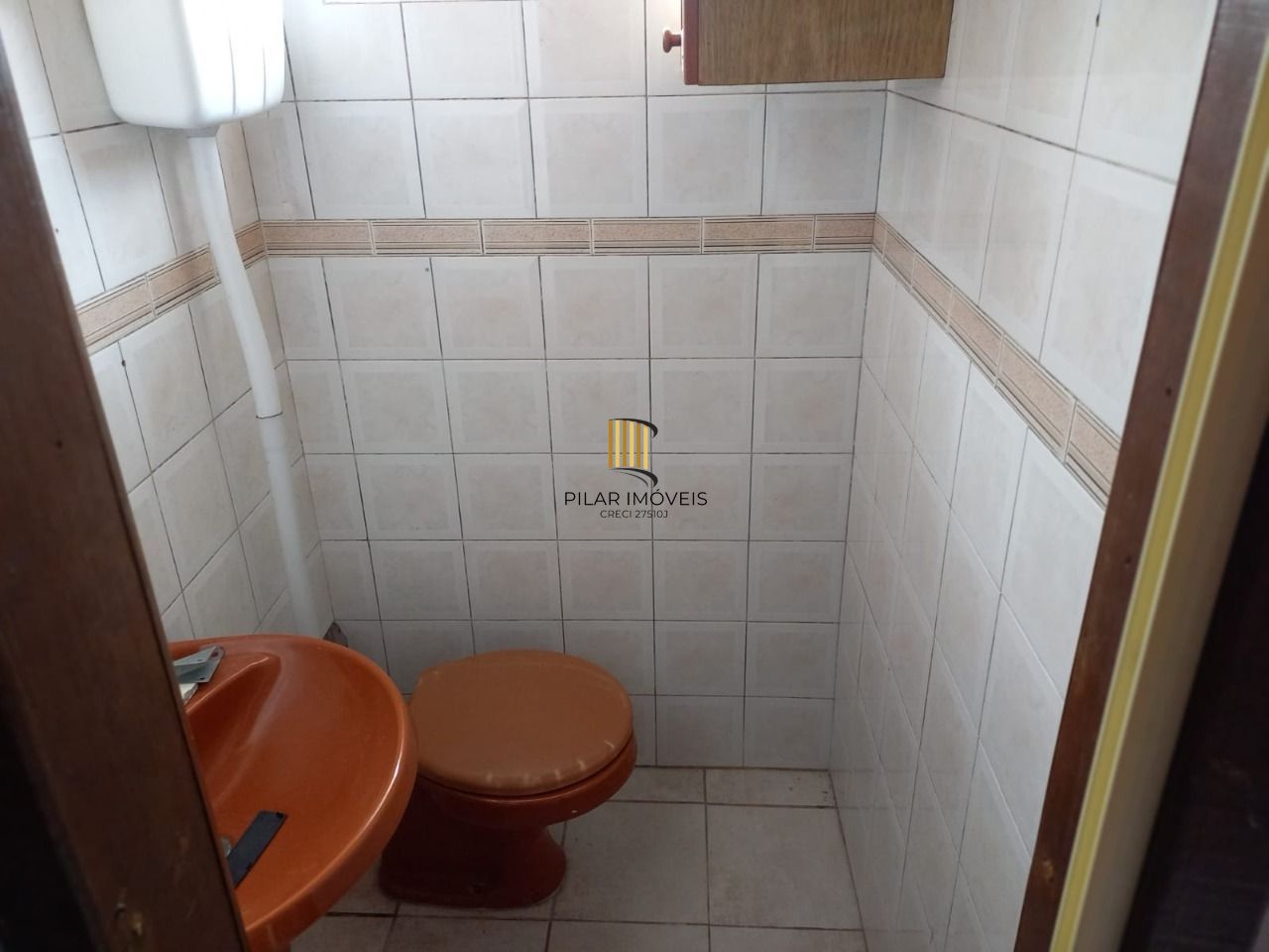 Duas casas no terreno com 2 vagas de garagem