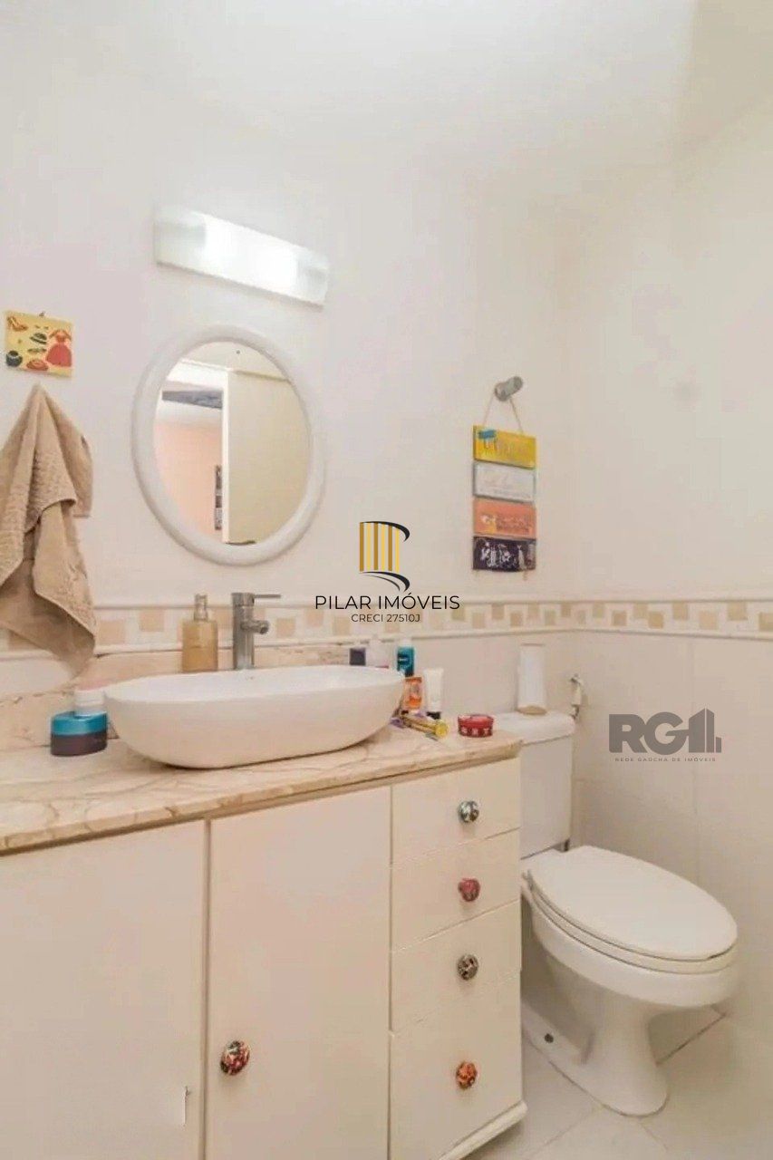 Apartamento com 02 quartos com 01 vaga de garagem coberta e escriturada.