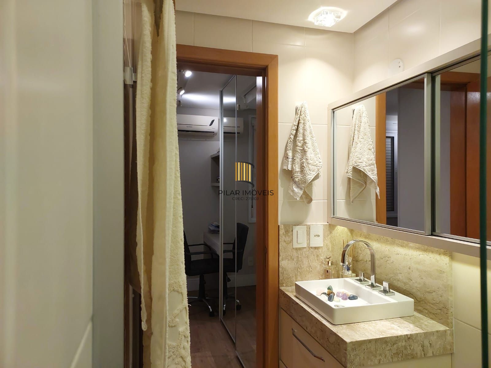 Apartamento com 3 dormitórios, sendo 1 deles suíte, com 02 vagas
