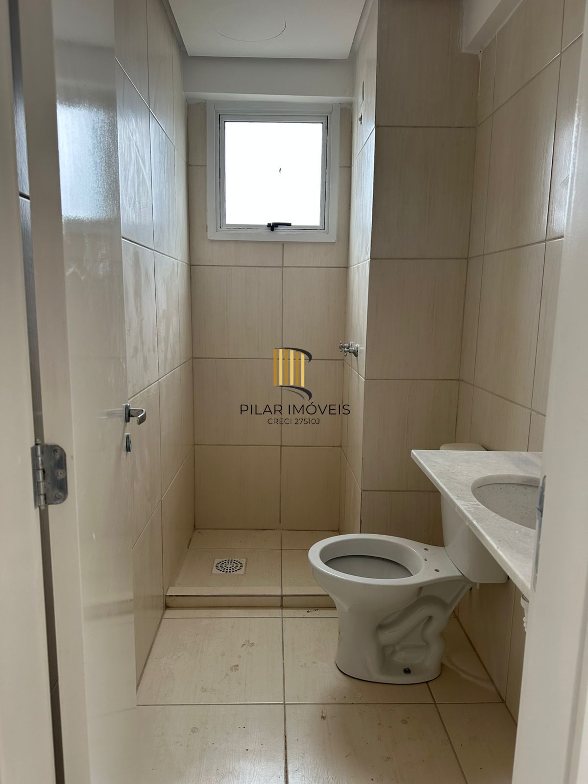 Apartamento com 02 quartos e 01 vaga escriturada no Bairro Cavalhada