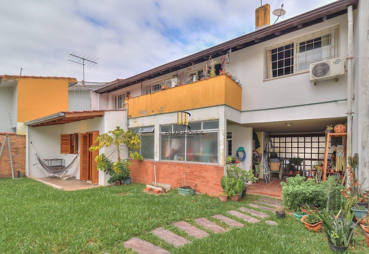 Casa a venda composta de 4 dormitórios no bairro Jardim Isabel em Porto Alegre