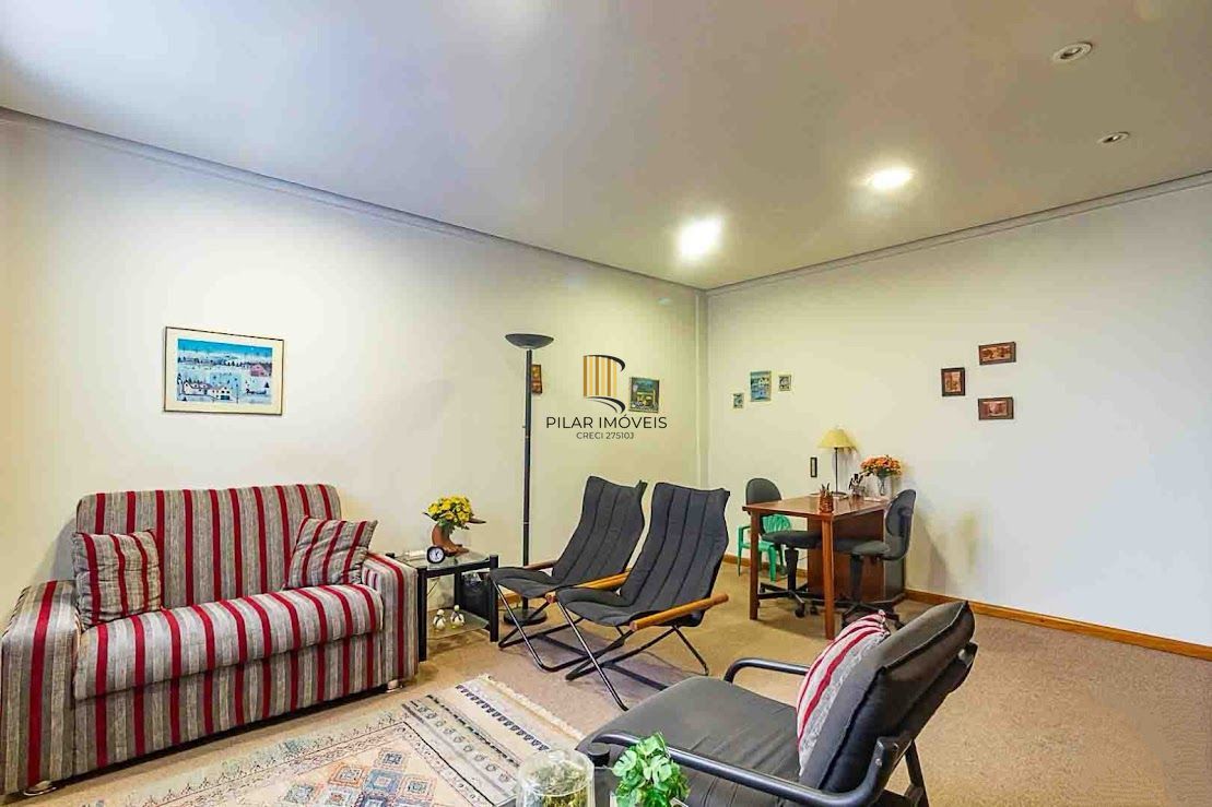 Sala comercial ampla no bairro Floresta a venda, com vaga de garagem