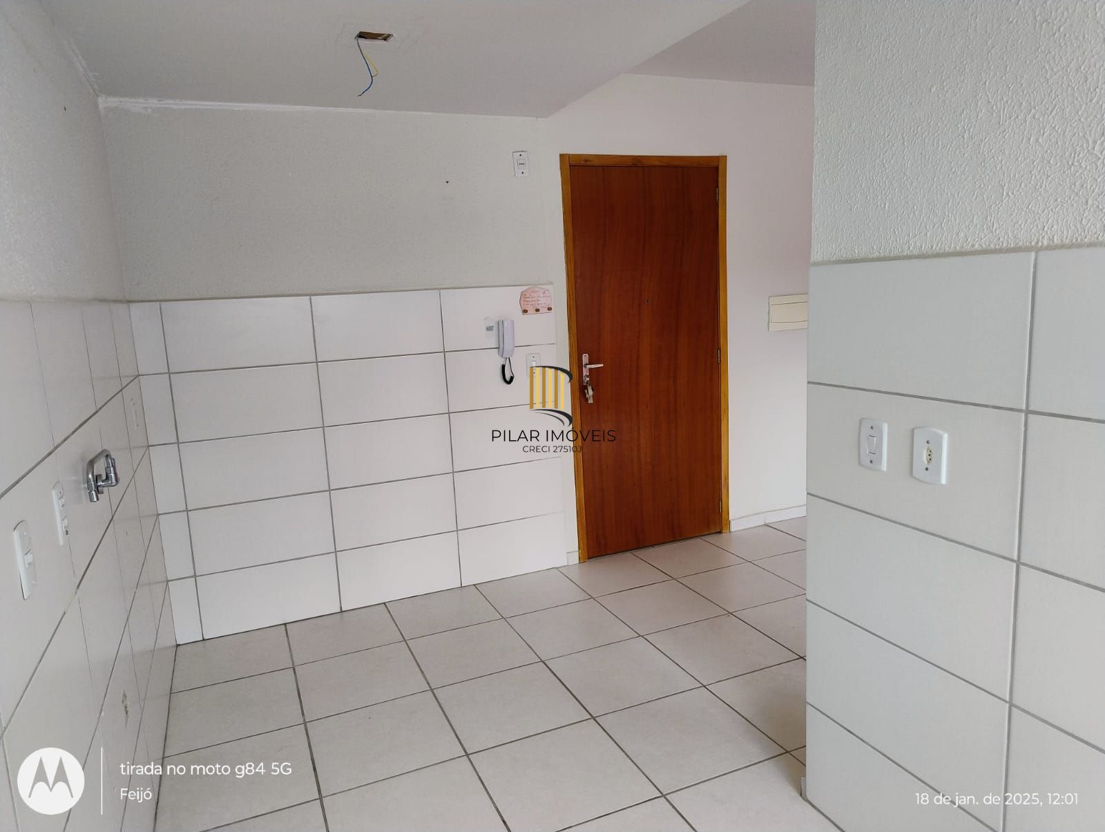 Apartamento com 02 quartos e 01 vaga no Bairro Chapéu do Sol