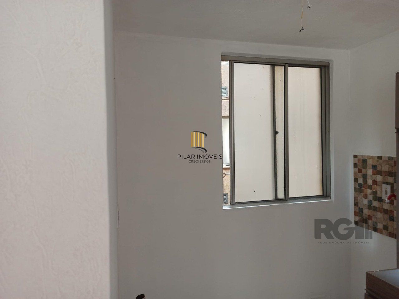 Oportunidade !!! Lindo Apartamento 02 Dormitórios reformado e com vaga.
