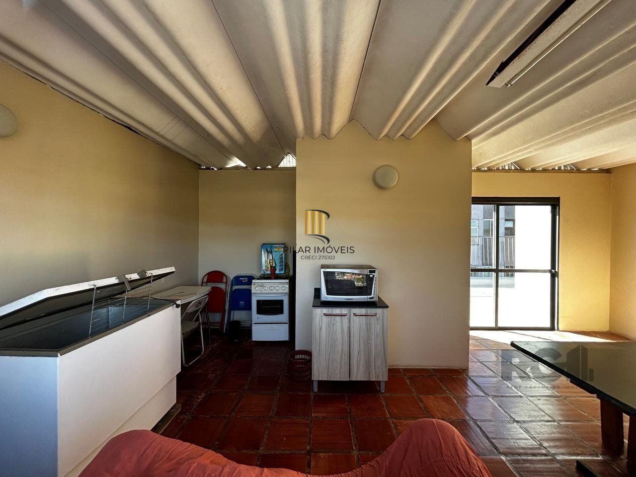 APARTAMENTO JK COM 1 QUARTO E GARAGEM COBERTA NO BAIRRO CAMAQUA PRÓXIMO À OTTO NIEMEYER