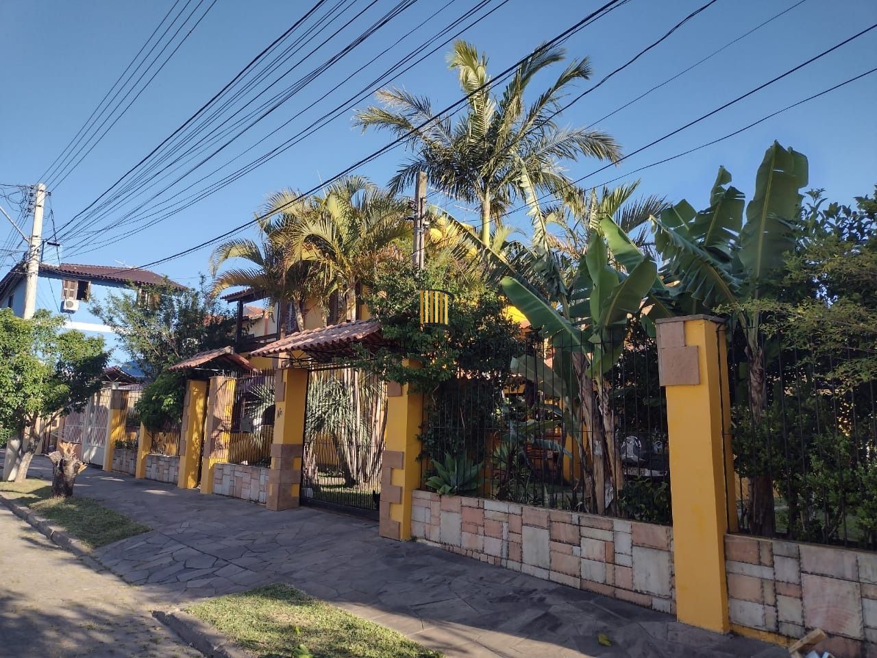 Casa para Venda - 693.6m², 5 dormitórios, sendo 3 suites, 4 vagas - Hípica