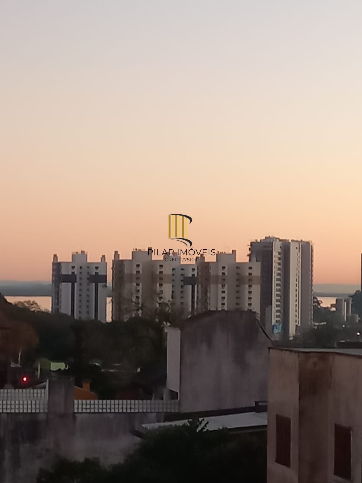 Apartamento 2 dormitórios, lareira, churrasqueira, 2 vagas garagem, no Bairro Tristeza em Porto Alegre/RS