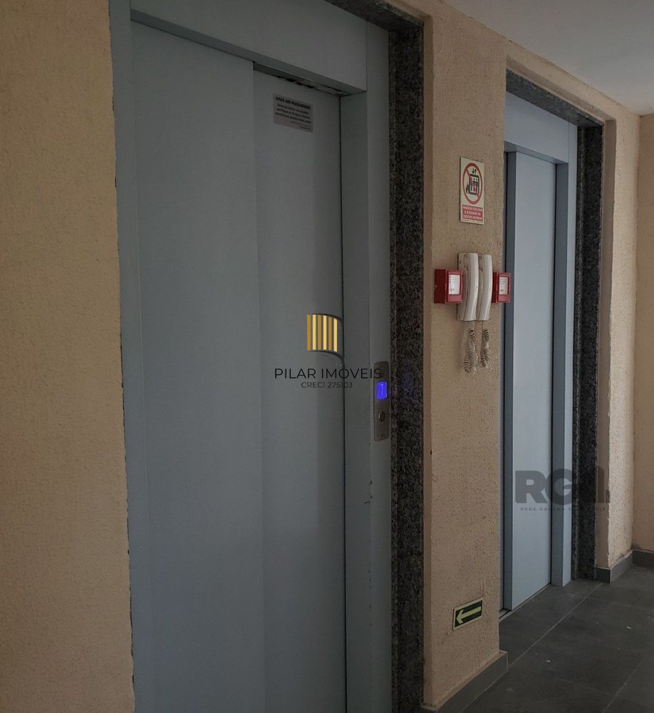 Apartamento com 02 quartos e 01 vaga escriturada no Bairro Cavalhada