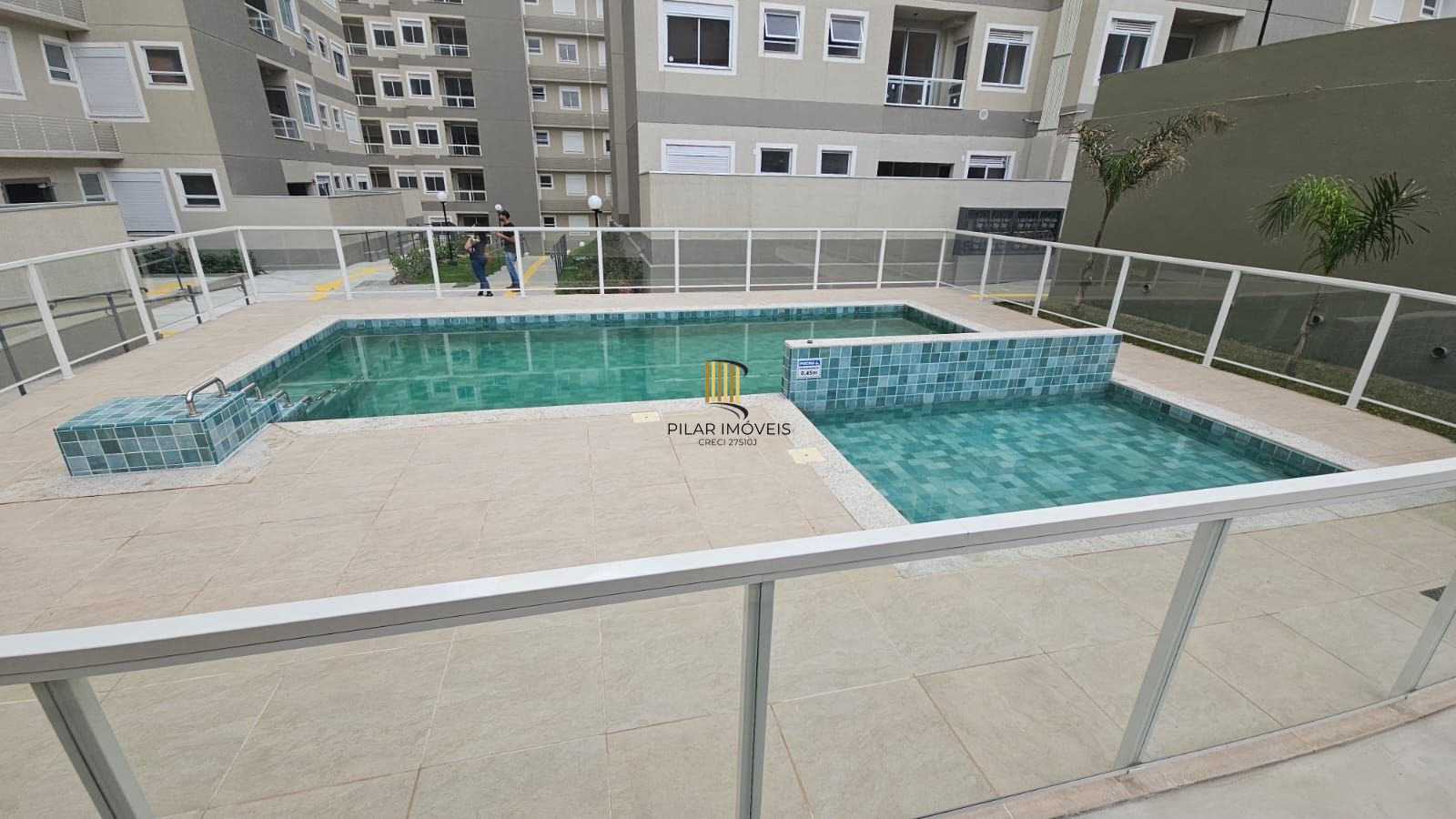 Apartamento 2 dormitórios , suíte , sacada com churrasqueira , 1 vaga de garagem coberta !