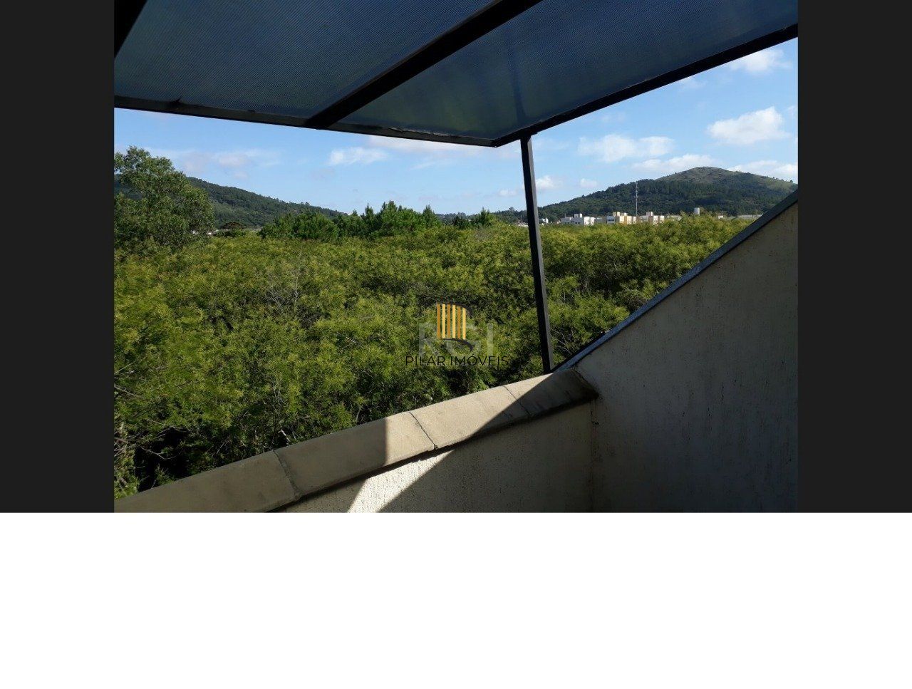 Casa para Venda - 272m², 3 dormitórios, sendo 1 suítes, 2 vagas - Hípica