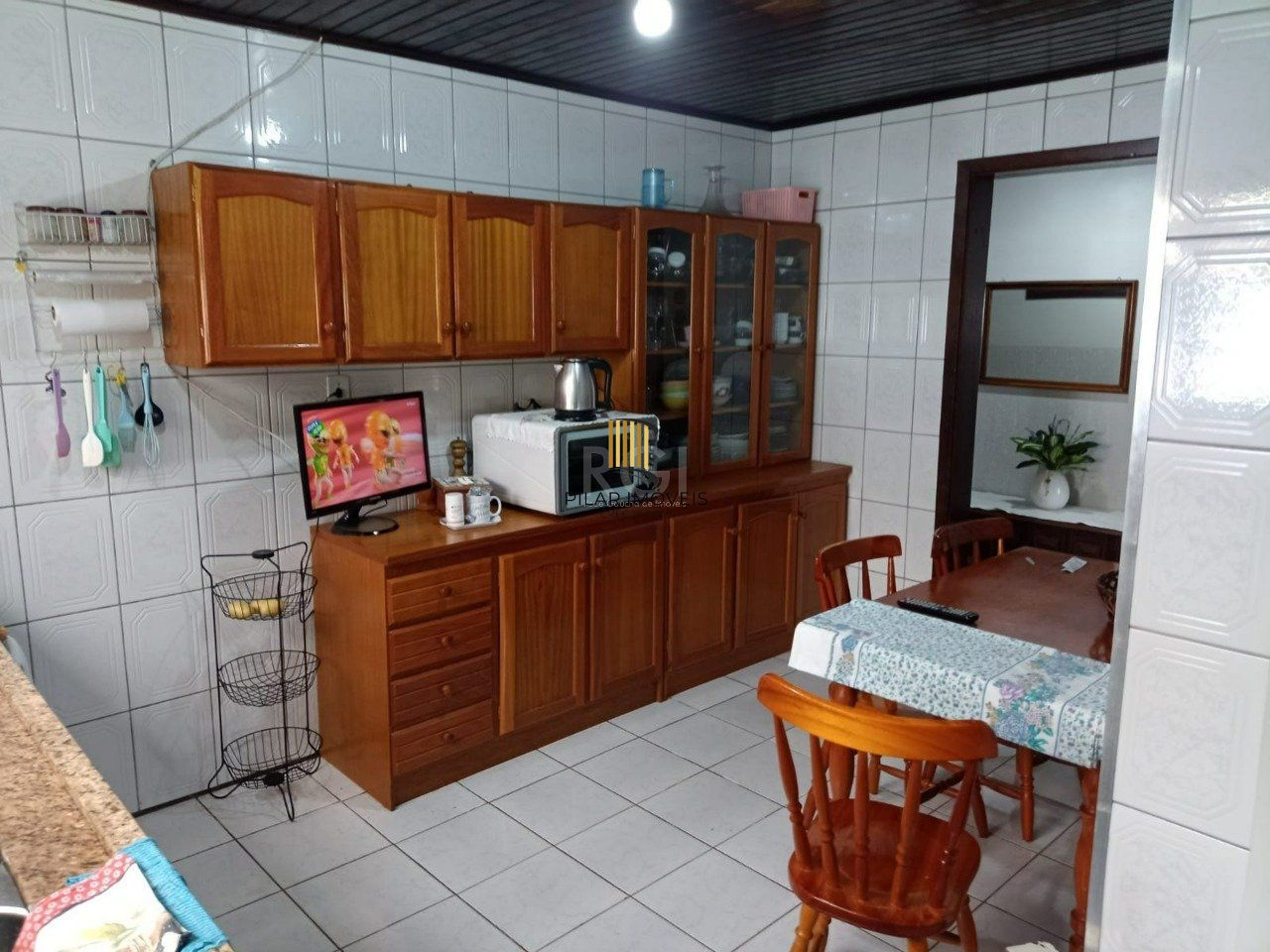 Casa 3 dormitórios, sendo 1 suites, 9 vagas - bairro Ponta Grossa Porto Alegre RS