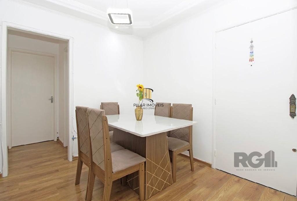 Apartamento 2 dormitórios, vaga de garagem, no bairro Camaquã, Porto Alegre/RS.
