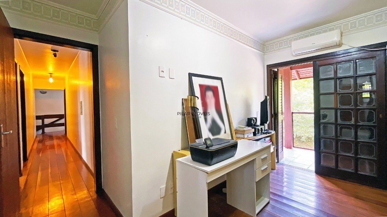 Casa 4 Suítes e 6 vagas de garagem no bairro Jardim Itu