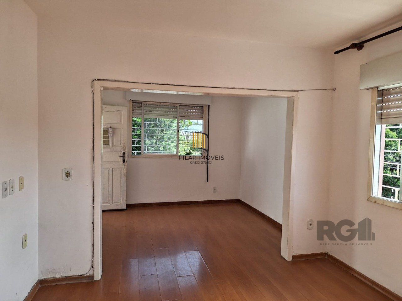 Terreno com casa com 3 quartos, vaga de garagem, no bairro Ipanema, Porto Alegre/RS