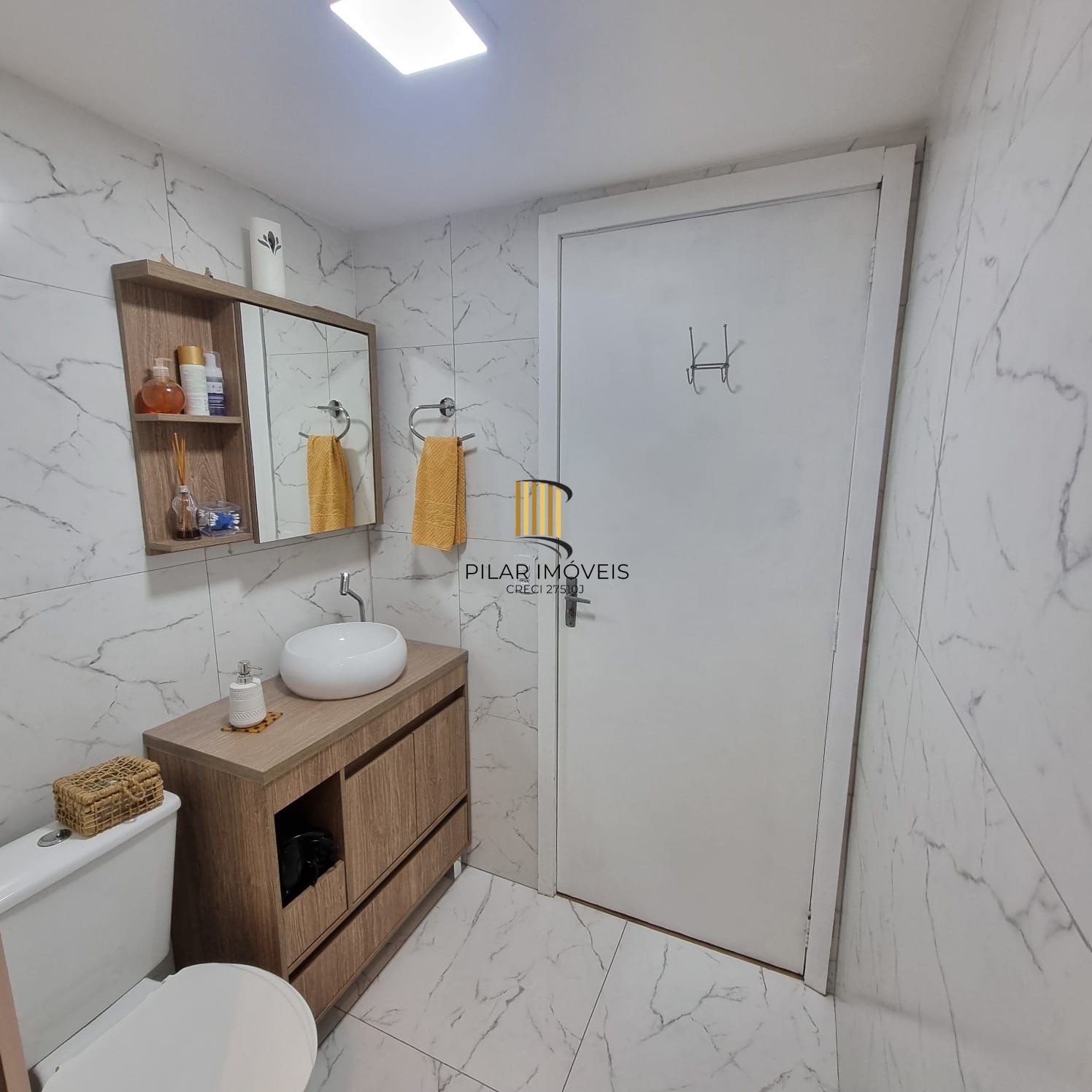 Apartamento Térreo com 02 quartos e 01 vaga no Bairro Campo Novo