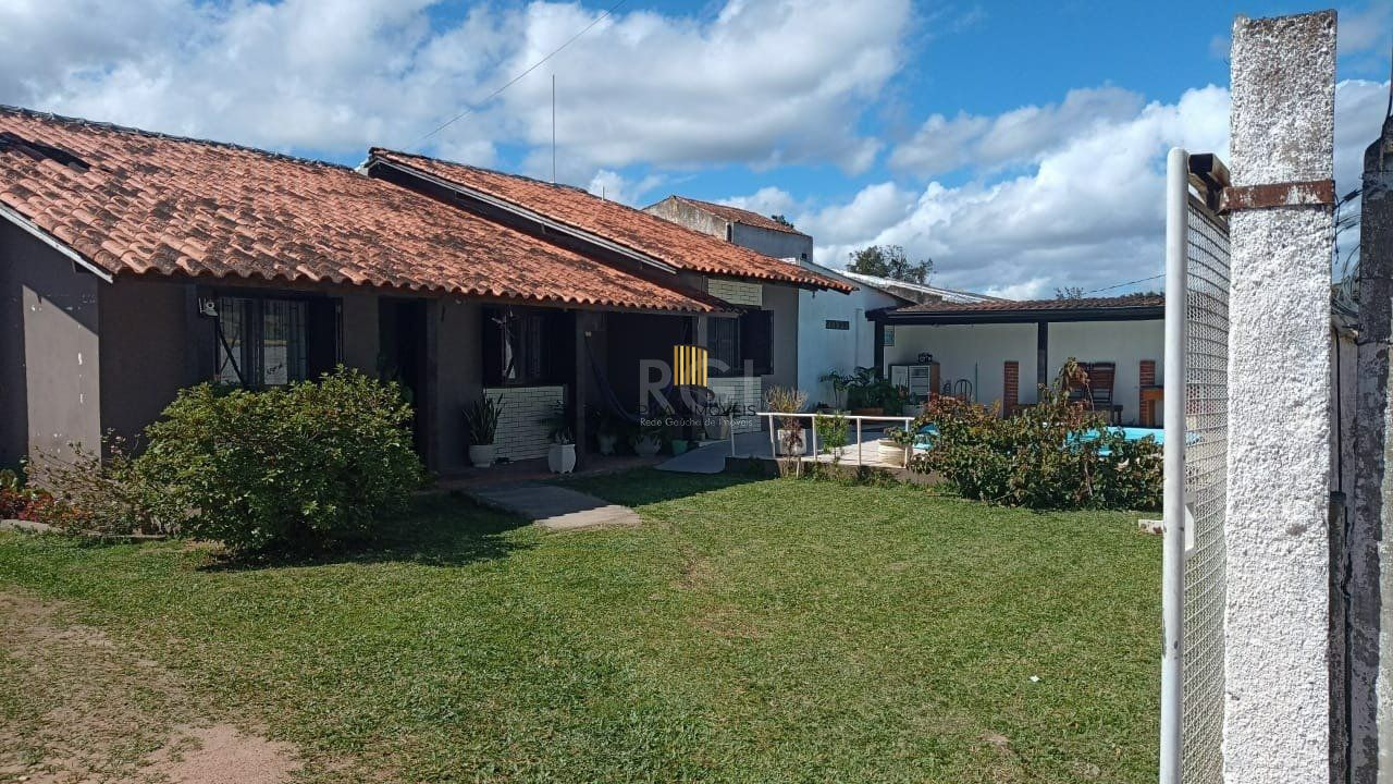 Casa 3 dormitórios, sendo 1 suites, 9 vagas - bairro Ponta Grossa Porto Alegre RS